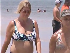 candid mature jiggly beach tits 64