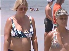 candid mature jiggly beach tits 64