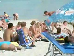Nice young tits - beach voyeur video