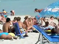 Nice young tits - beach voyeur video