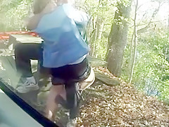 Sconosciuto e moldava nel parco lambro