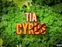 Tia In The Wild With Tia Cyrus, Keiran Lee - Brazzers
