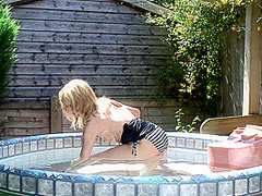 Skinny Woman Fingers Herself At The Pool - MatureNL