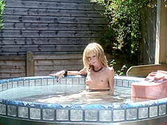 Skinny Woman Fingers Herself At The Pool - MatureNL