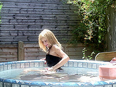 Skinny Woman Fingers Herself At The Pool - MatureNL