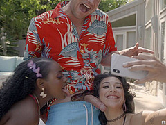 Curious Besties Raunchy Resort With Van Wylde, Brooklyn Gray, Elsie, Artemisia Love - Brazzers