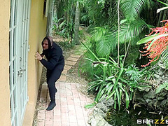 The Bra Collector With Jmac, Skyla Novea - Brazzers