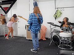 Ashlyn Peaks, Zoey Sinn And Conor Coxxx - Garage Banned