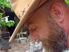 DADDY4K. Surprise sex with Daddy’s huge cock while the boyfriend is fixing the floor