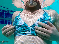 Secret Fucking In The Pool