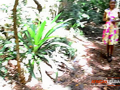 Amateur Ebony Hotties Make Out & Eat Pussy In Rough Lesbian Wild