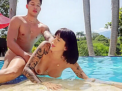 Colombian Woman Convinces Her Butler To Fuck Her In The Pool - Luna Vitaler With Danner Mendez