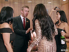 Vegas Milf Vacation With India Summer, Danny D - Brazzers