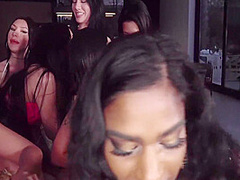 Yenifer Chp, Clea Gaultier And Freaky Mariah In Orgia Lesbica Mas Hot Y Rica Del 2025 Solo En Bluesins 11 Min