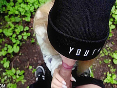 Girlfriend Sucked Deep Throat And Was Fucked Hard In The Woods