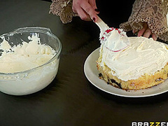 Sweet Treat For A Neighbor With Olivia Austin, Logan Long - Brazzers
