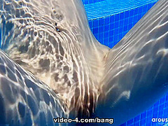 Kate Quinn Gives Her Guy And Underwater Foot Job