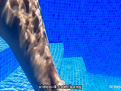 Kate Quinn Gives Her Guy And Underwater Foot Job