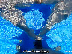 Kate Quinn Gives Her Guy And Underwater Foot Job