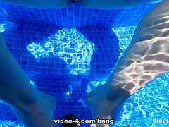 Kate Quinn Gives Her Guy And Underwater Foot Job