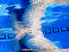 Kate Quinn Gives Her Guy And Underwater Foot Job