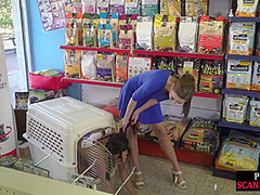 Stunning booty bae cockriding in petshop