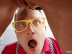 Nerd Loves Big Naturals With Van Wylde, Mrs Robinson - Brazzers