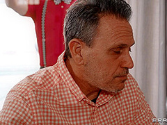 Nerd Loves Big Naturals With Van Wylde, Mrs Robinson - Brazzers