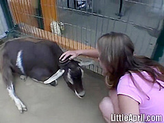 Hot solo teen babe outdoors finger fucking her pussy hole