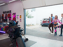 Leather, Chains N' Pussy Juice With Isiah Maxwell, Vince Karter, Hayley Davies - Brazzers