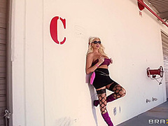 Posing Nude For The Painter With Toni Ribas, Summer Brielle - Brazzers