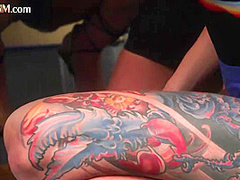 Horny CFNM babes gives BJ to guy in 4way