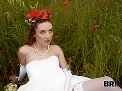 BRIDE4K. Sakura Hell ran away from her wedding and showed her tits to a strange shepherd