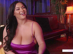 Isiah Maxwell And Ashlyn Peaks In Huge Tits Babe Fucked While People Are Watching