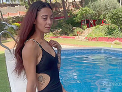 Me ligo con una chica swinger en una villa y me la follo en el