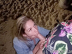 Loira Brasileira - Encontrei Essa Putinha Na Praia A Noite E Coloquei Ela Pra Mamar