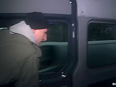 Bums Bus - Emo Luder Aviva Rocks hart von Jason Steel in deutschem Porno gefickt