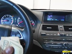 Tattooed babe with larg mouth like to make blowjobs