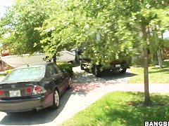 Amateur bruentte Isabella Bones gets in to bang bus