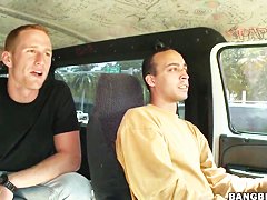 Amateur bruentte Isabella Bones gets in to bang bus