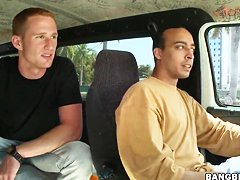 Amateur bruentte Isabella Bones gets in to bang bus