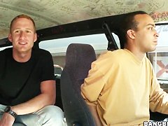Amateur bruentte Isabella Bones gets in to bang bus