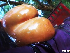 Hot pornstar Lisa Ann dreams to be fucked wildly in the forest