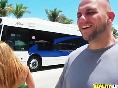 Brazilian booty prefers to make blowjob in public places