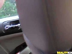 Brazilian booty prefers to make blowjob in public places