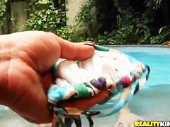 What happens when you swim naked with Fernandinha