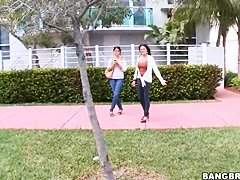 Hooking up Wendy for a kinky porno car drive