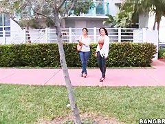 Hooking up Wendy for a kinky porno car drive