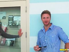 Gorgeous brunette hotte enjoys in giving hot handjob in car