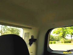 Gorgeous brunette hotte enjoys in giving hot handjob in car